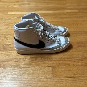 Nike High-Top Sneakers White and Black